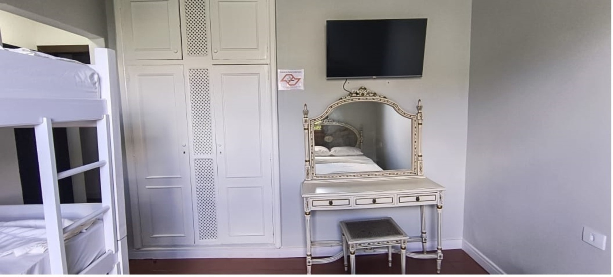 FOTO PENDEADIRA , TV GUARDA R Q 2.jpeg