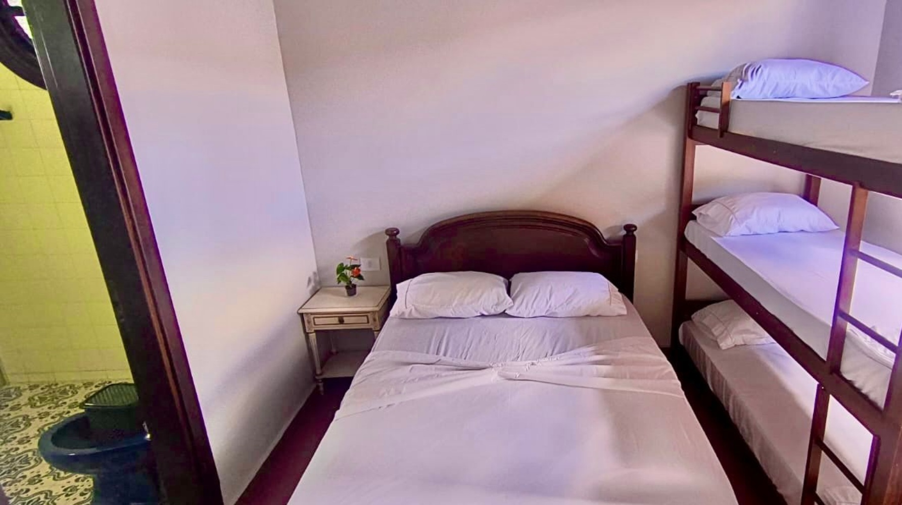 foto suitte  3cama + berliche so dentro.jpeg